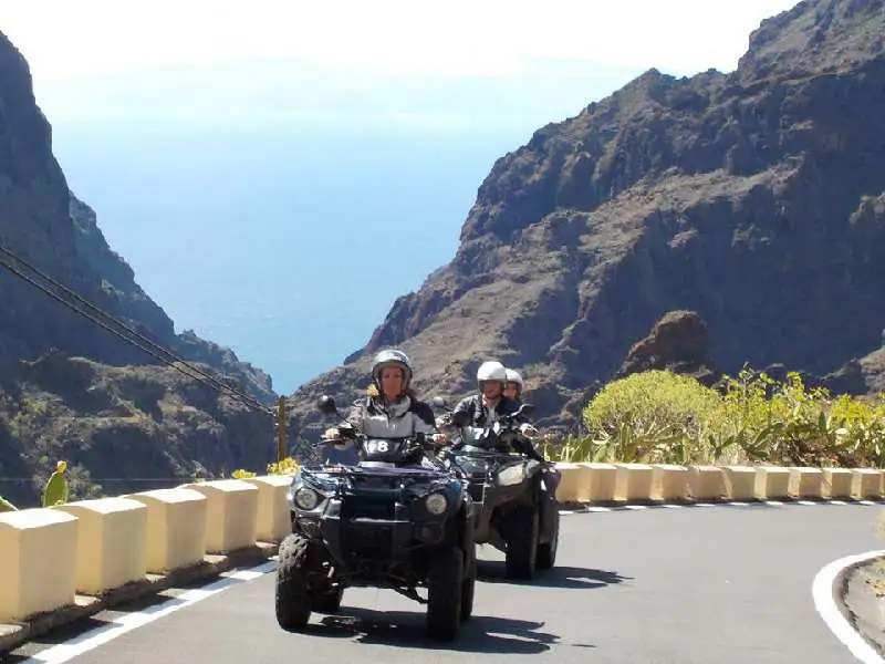 Quad Gigantes